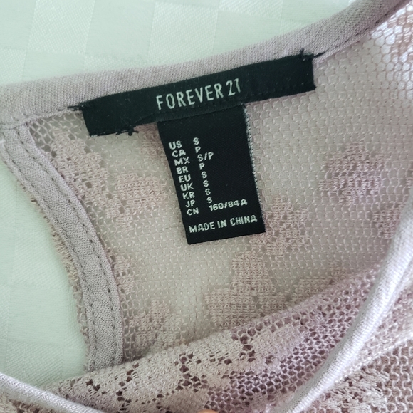 Forever 21 flowy lacy top - Picture 4 of 4